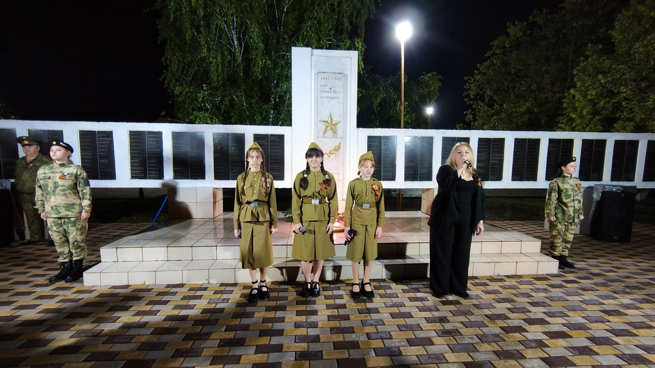 Вечный огонь на Обелиске павшим в Великой Отечественной войне.